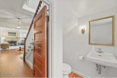 136 Pomeroy Ave, Pittsfield, MA 01201 - Photo 16