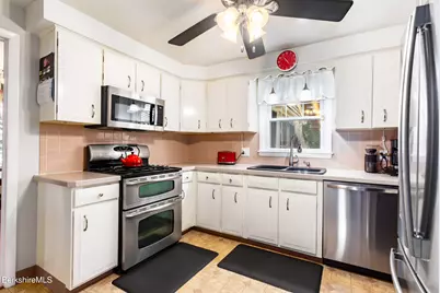 70 Rockland Dr, Pittsfield, MA 01201 - Photo 14