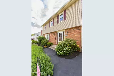 70 Rockland Dr, Pittsfield, MA 01201 - Photo 2