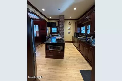32 Summer St, Adams, MA 01220 - Photo 10