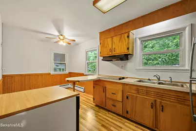 16 Wealthy Ave, Pittsfield, MA 01201 - Photo 14