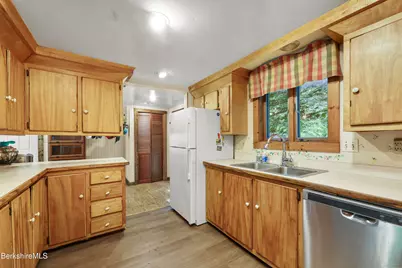 15 Silver St, Lee, MA 01238 - Photo 24