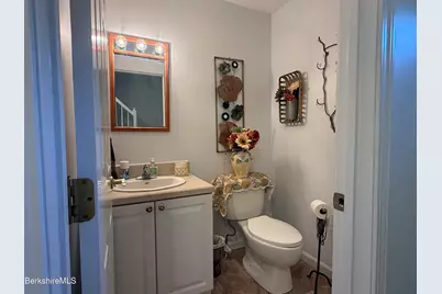14 Richardson St #14, Cheshire, MA 01225 - Photo 10