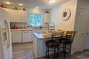 14 Richardson St, Cheshire, MA 01225 - Photo 2