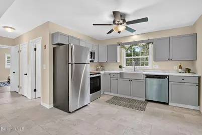 22 Wealthy Ave, Pittsfield, MA 01201 - Photo 8