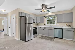 22 Wealthy Ave, Pittsfield, MA 01201 - Photo 8