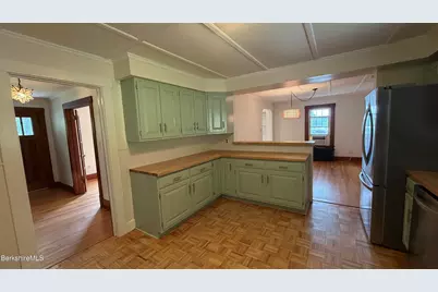 47 Beacon St, North Adams, MA 01247 - Photo 10