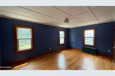 47 Beacon St, North Adams, MA 01247 - Photo 18