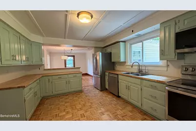 47 Beacon St, North Adams, MA 01247 - Photo 8