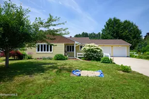 24 Rockland Dr, Pittsfield, MA 01201 - Photo 2