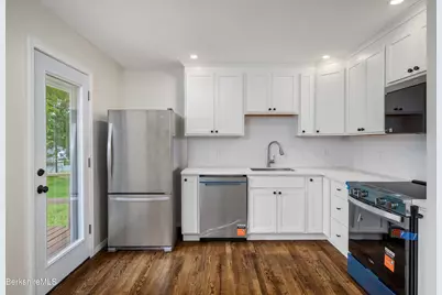 142 Franklin St, North Adams, MA 01247 - Photo 14