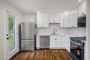 142 Franklin St, North Adams, MA 01247 - Photo 14