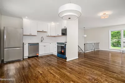 142 Franklin St, North Adams, MA 01247 - Photo 12