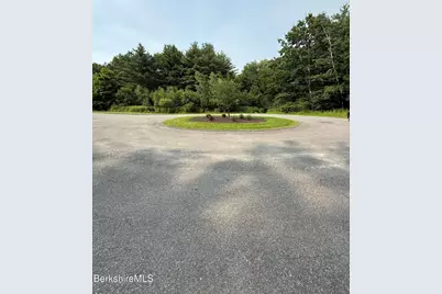 39 Old Farm Ln, Pittsfield, MA 01201 - Photo 4