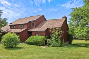 16 Windflower Wy, Williamstown, MA 01267 - Photo 2