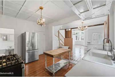 7 Lincoln St, Pittsfield, MA 01201 - Photo 6
