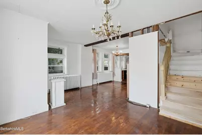 7 Lincoln St, Pittsfield, MA 01201 - Photo 4