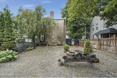 7 Lincoln St, Pittsfield, MA 01201 - Photo 20