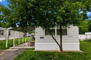 6 Navajo Dr, North Adams, MA 01247 - Photo 2