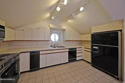 200 Old Stockbridge Rd #VA-6, Stockbridge, MA 01262 - Photo 16