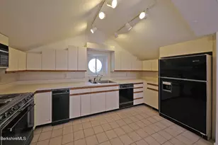 200 Old Stockbridge Rd, Stockbridge, MA 01262 - Photo 16