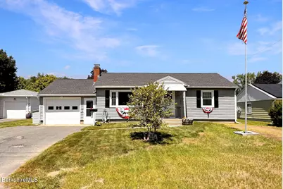 106 Gamwell Ave, Pittsfield, MA 01201 - Photo 2