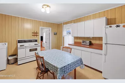 1228 East St, Pittsfield, MA 01201 - Photo 10