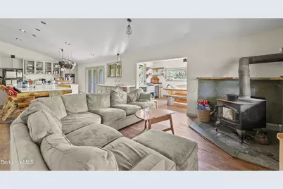 451 Williamstown Rd, Lanesborough, MA 01237 - Photo 6
