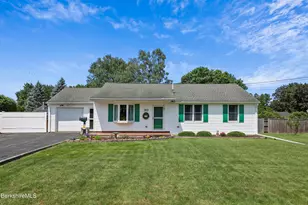 30 Joan Dr, Pittsfield, MA 01201 - Photo 1