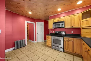 10 Summer St, Adams, MA 01220 - Photo 26