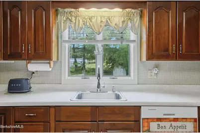16 Patricia Ave, Pittsfield, MA 01201 - Photo 10