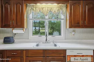 16 Patricia Ave, Pittsfield, MA 01201 - Photo 10