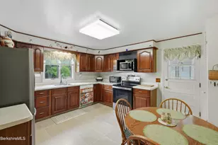 16 Patricia Ave, Pittsfield, MA 01201 - Photo 8