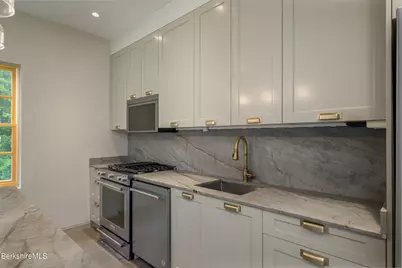 145-147 Pleasant St, North Adams, MA 01247 - Photo 28