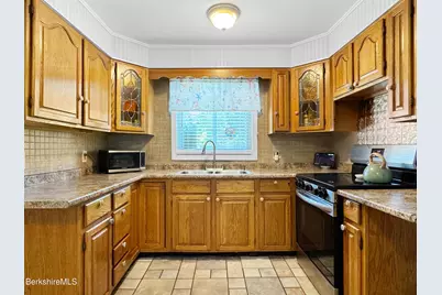 24 Mountain View Ter, Dalton, MA 01226 - Photo 10