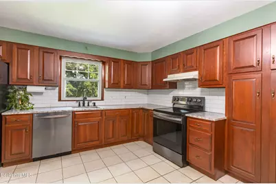 56 Saratoga Dr, Pittsfield, MA 01201 - Photo 10