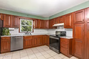 56 Saratoga Dr, Pittsfield, MA 01201 - Photo 10