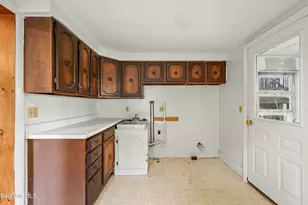 10 Summer St, Adams, MA 01220 - Photo 16