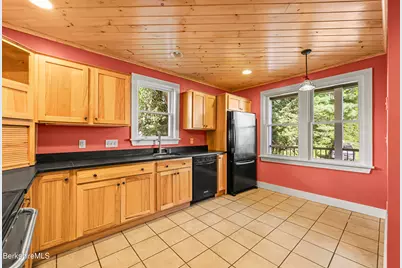 10 Summer St, Adams, MA 01220 - Photo 22