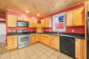 10 Summer St, Adams, MA 01220 - Photo 24