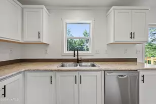 395 Cheshire Rd, Pittsfield, MA 01201 - Photo 14