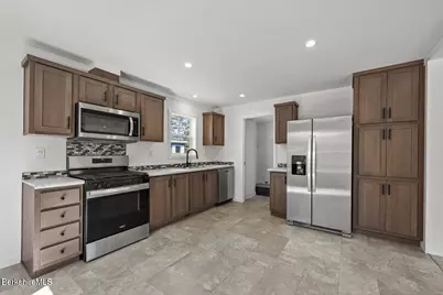 395 Cheshire Rd #121, Pittsfield, MA 01201 - Photo 4