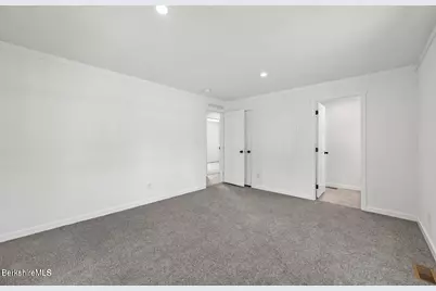395 Cheshire Rd #121, Pittsfield, MA 01201 - Photo 10