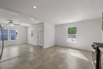 395 Cheshire Rd #121, Pittsfield, MA 01201 - Photo 8
