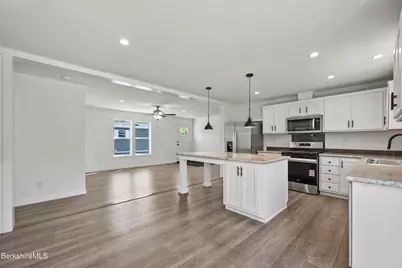 395 Cheshire Rd #122, Pittsfield, MA 01201 - Photo 18