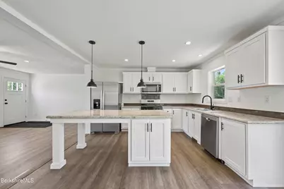 395 Cheshire Rd #122, Pittsfield, MA 01201 - Photo 10