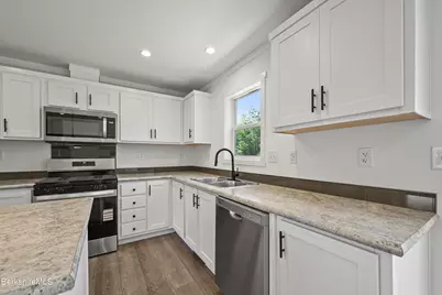 395 Cheshire Rd #122, Pittsfield, MA 01201 - Photo 12