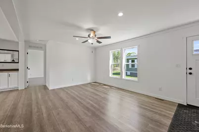 395 Cheshire Rd #122, Pittsfield, MA 01201 - Photo 6