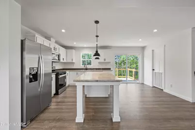 395 Cheshire Rd #122, Pittsfield, MA 01201 - Photo 8