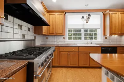 365 Oblong Rd, Williamstown, MA 01267 - Photo 22